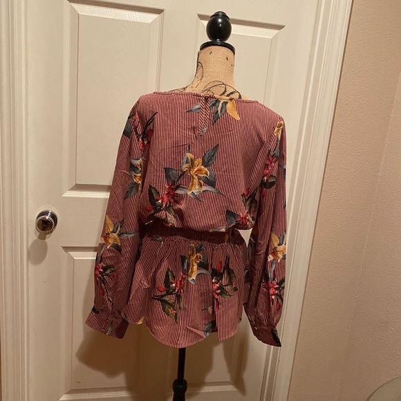 Red striped floral print corset blouse. - Picture 7 of 9